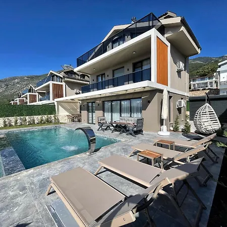 Luxury Villa In Oeluedeniz *