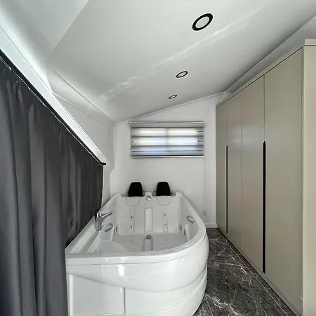 Luxury Villa In Oeluedeniz Fethiye
